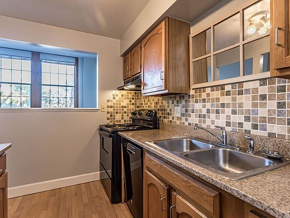5th image of 917 Madison St APT 105