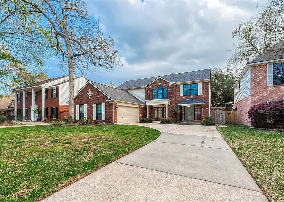 1st image of 29 Dover Drive