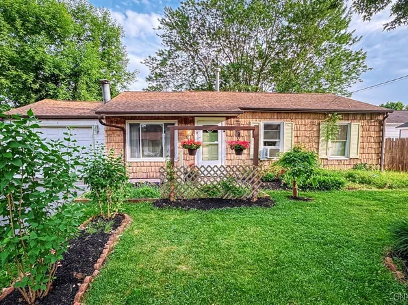 319 Snowdale Dr, Syracuse, NY 13209