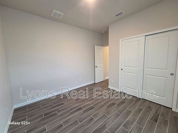 4th image of 4220 NE 22nd Pl