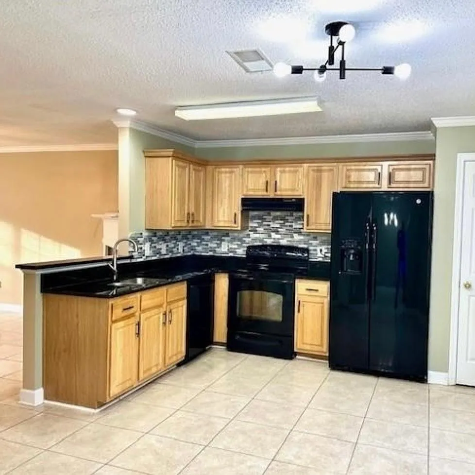 Building Photo - 163 London Dr