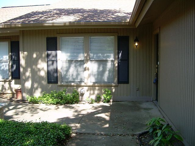 1st image of 807 Shady Glen Ln