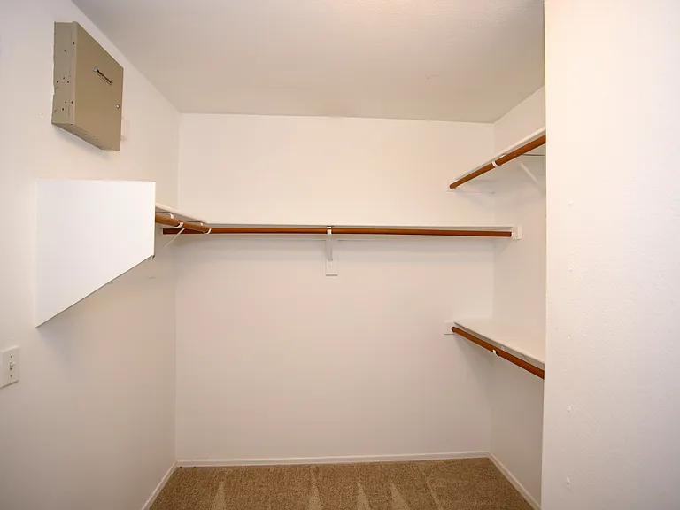 842 N Naples Dr — Photo 33