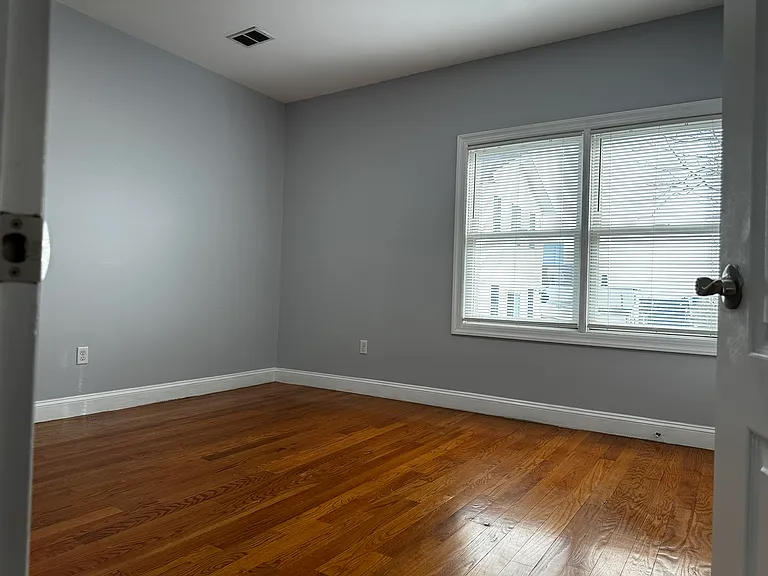 187 Zabriskie St #2 — Photo 10