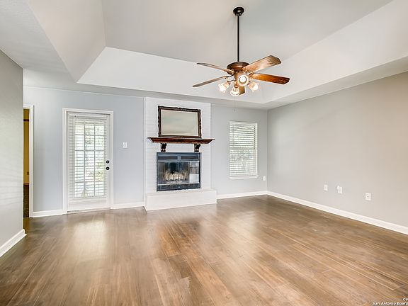 3rd image of 202 S Parkridge Cir