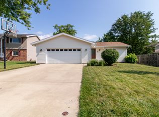 2 Ivey Ct, Bloomington, IL 61701