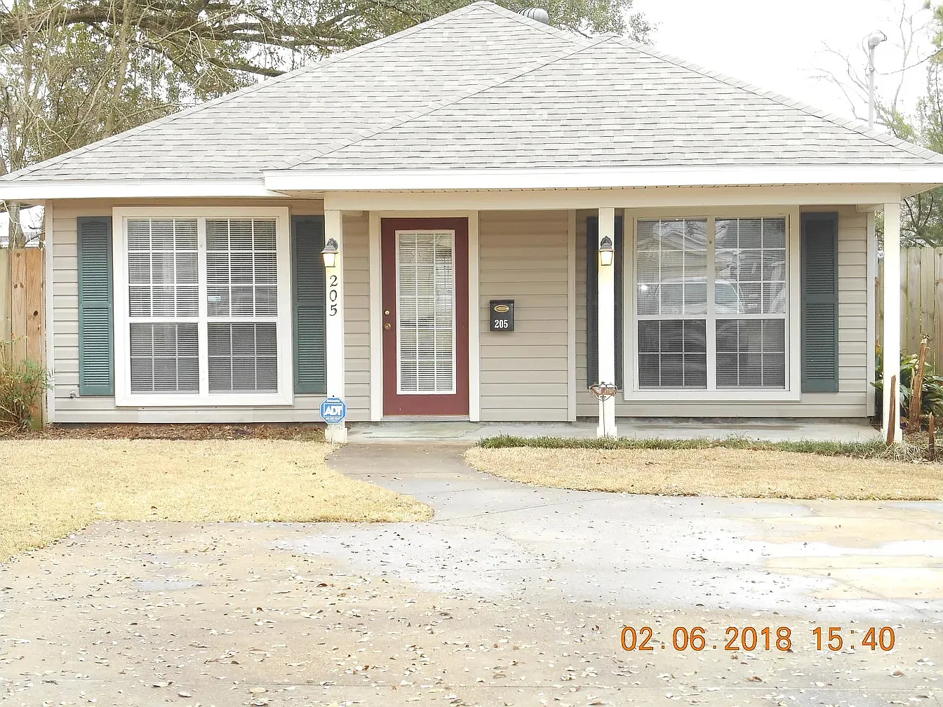 205 Lucille St — Photo 1