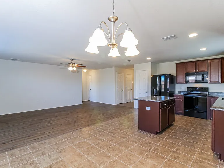 1449 Vernon Dr — Photo 7