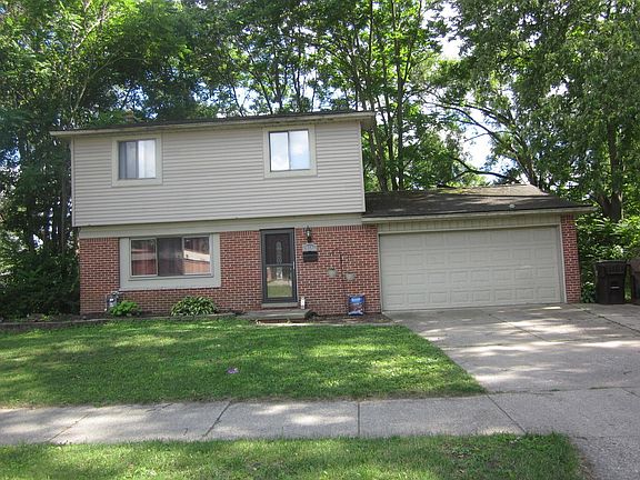 3rd image of 34541 Glover St