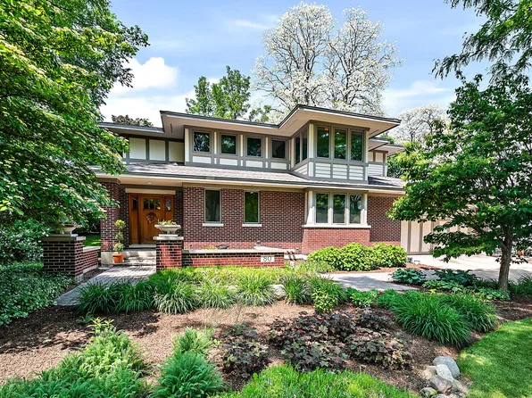 80 Gray St, St Charles, IL 60174