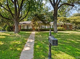 24 Nantucket Ln, Saint Louis, MO 63132