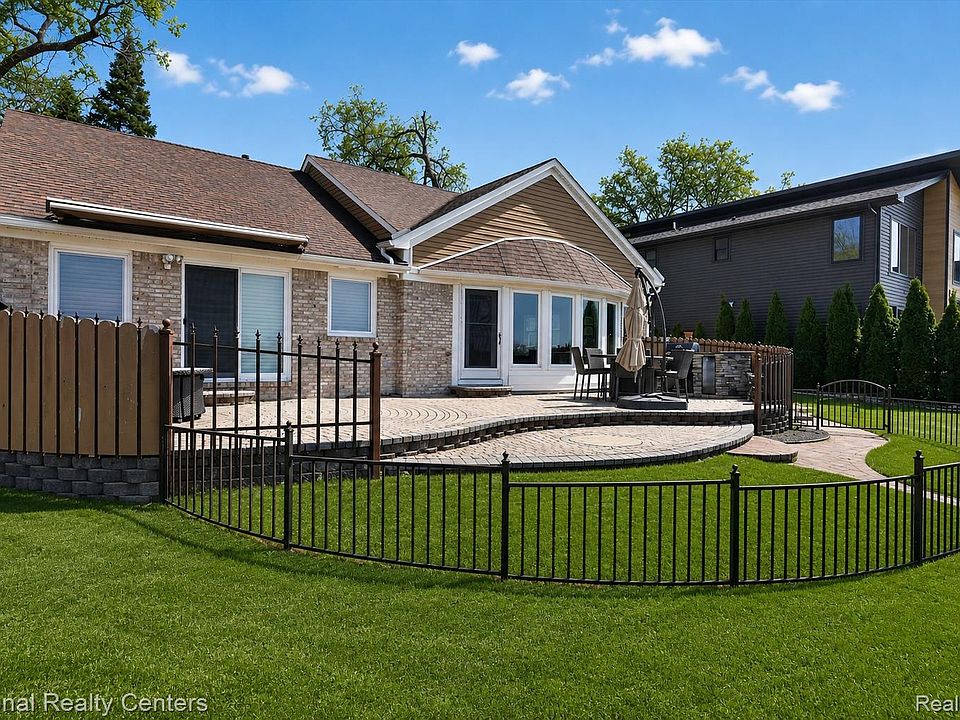 1st image of 560 Black Oaks Trl