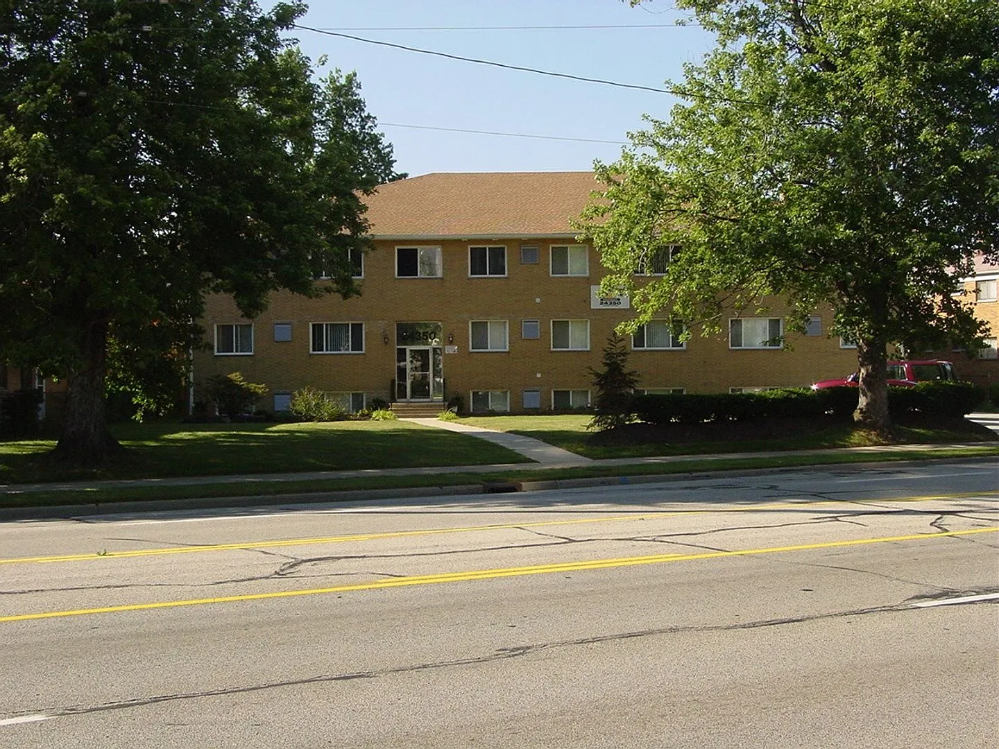 Sunrise Apartments — Photo 2