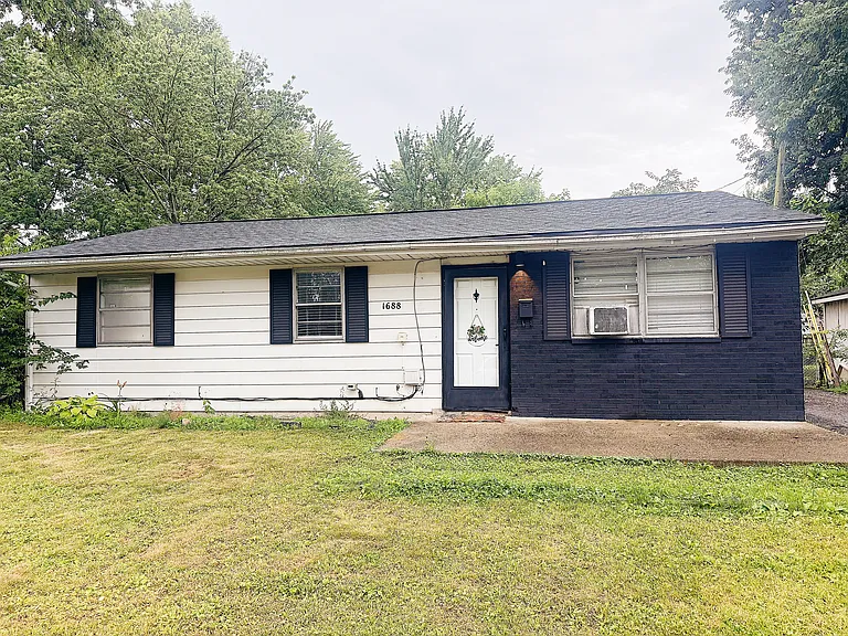 1688 Clyde Pl — Photo 27