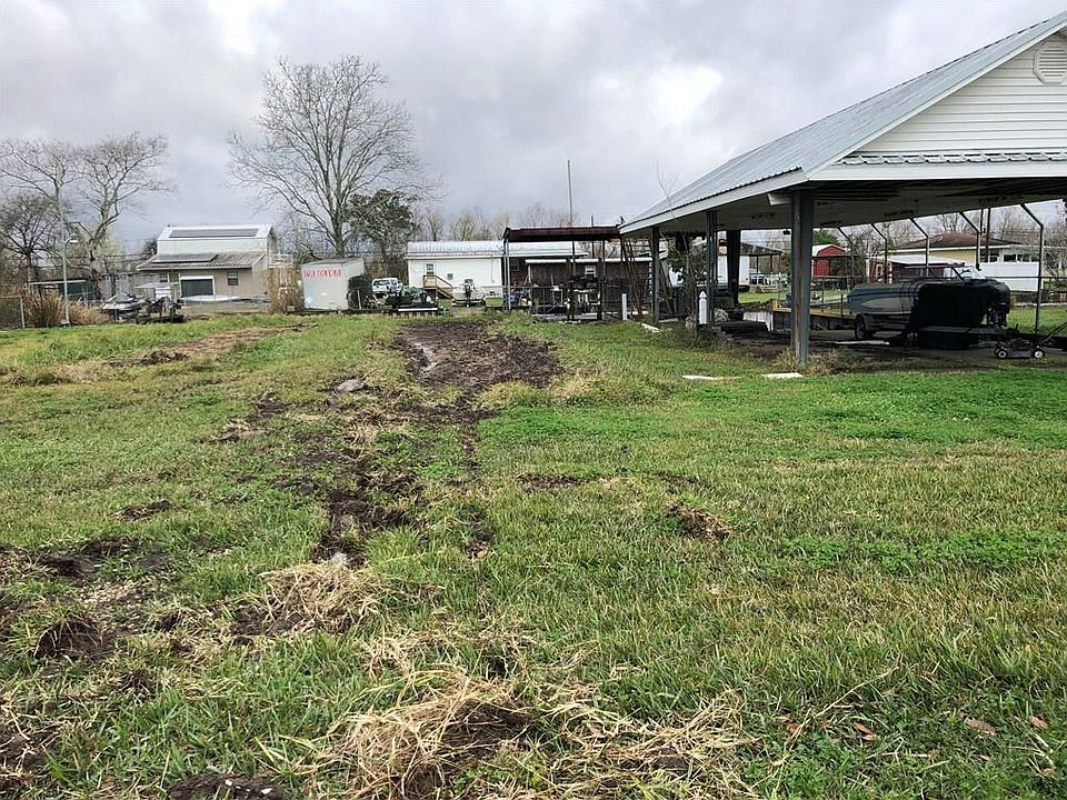 2nd image of 221 Cypress Dr