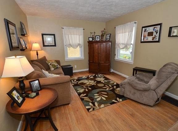 4th image of 735 N Wenger Ave