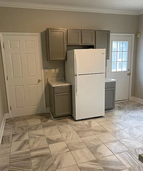 326 Gray Ave — Photo 4