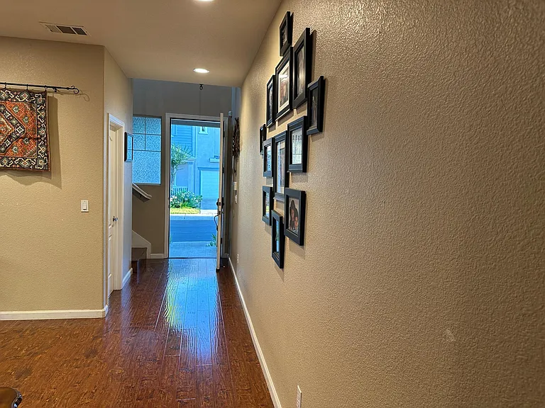 1512 Craiglee Way — Photo 2