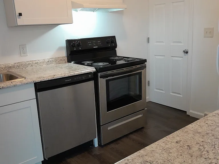 114 E Christie Ave — Photo 3