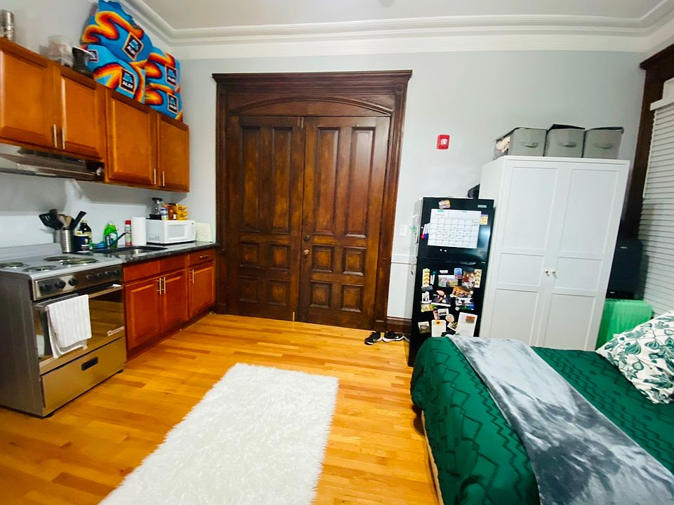 2nd image of 67 Trumbull St #1A