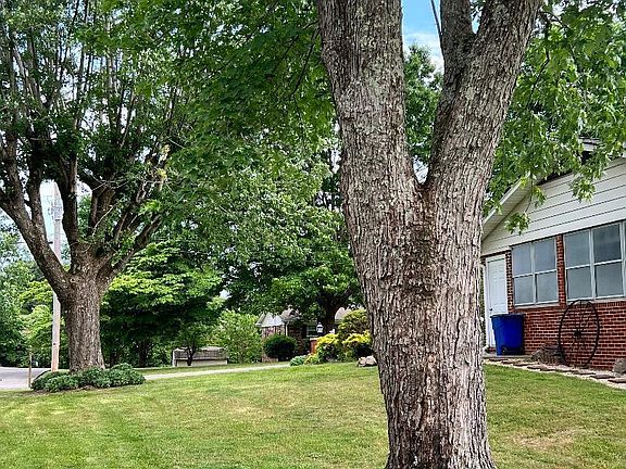 5th image of 2927 Shady Ln
