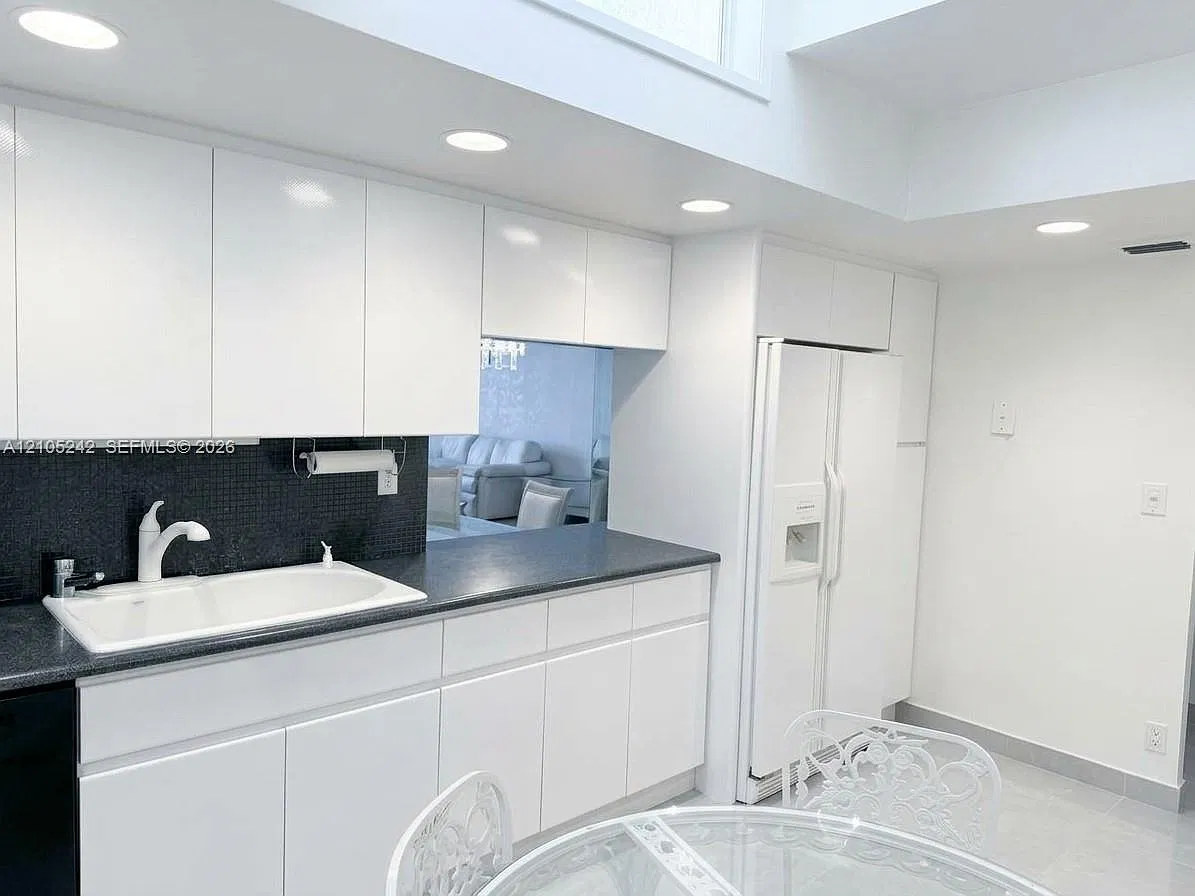 Olympus Condo Phase — Photo 2