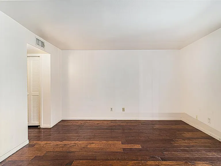 3045 Walnut Bend Ln #33 — Photo 12