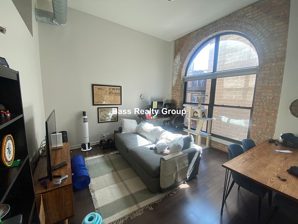 1st image of 5021 N Kenmore Ave #207