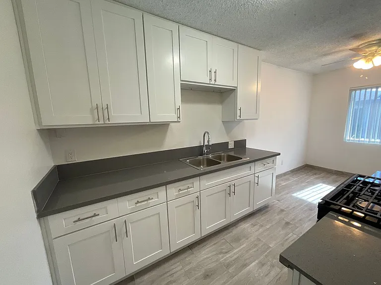 126 E Wilken Way — Photo 9