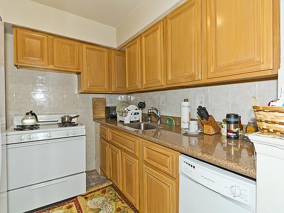 3rd image of 1148 E 101st St
