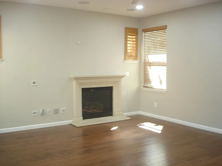 284 W Saint Francis Ave — Photo 2