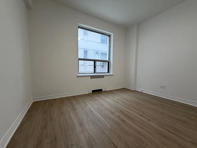 869 Avenue Rd — Photo 32