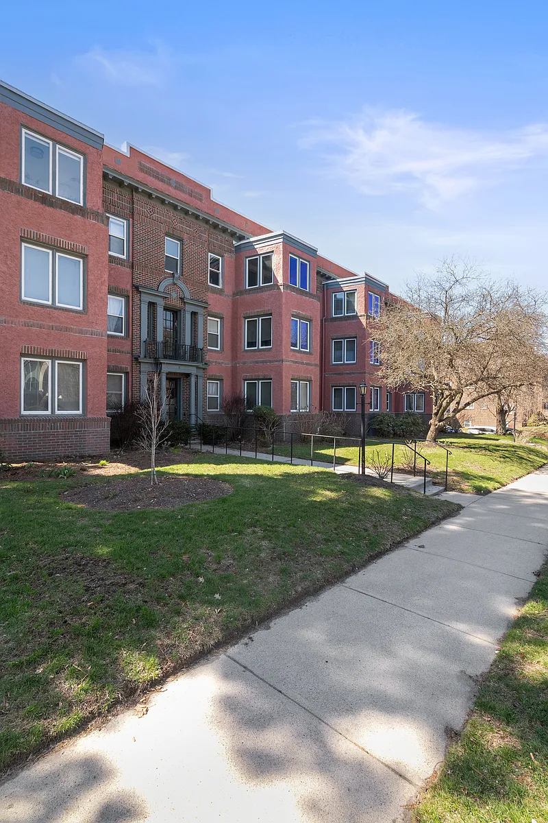 Building Photo - 8-12 Blackstone Blvd #10