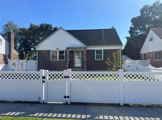 26 Circle Dr, Hempstead, NY 11550