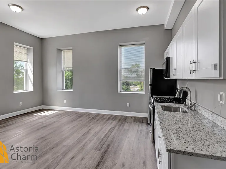 3301 Elgin Ave #303 — Photo 14