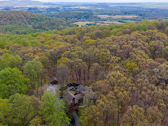 3rd image of 9 Wyndham Hill Dr