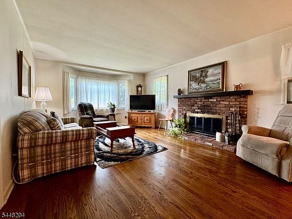 3rd image of 208 Riverside Dr