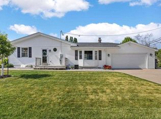 3836 Terrace Hill Dr NE, Cedar Rapids, IA 52402