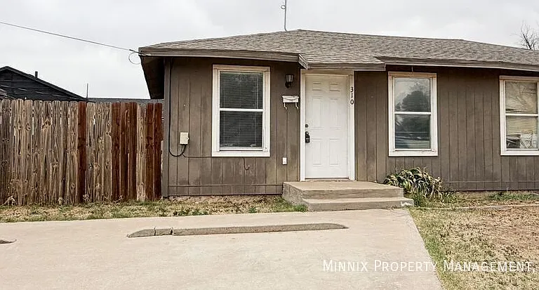 310 E Lynn St — Photo 13