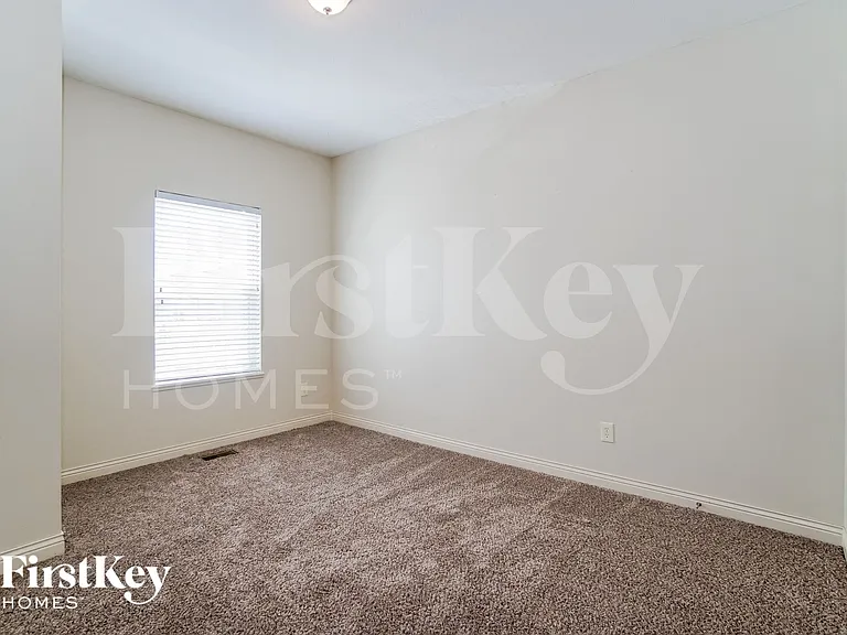 5643 Holly River Ave — Photo 12