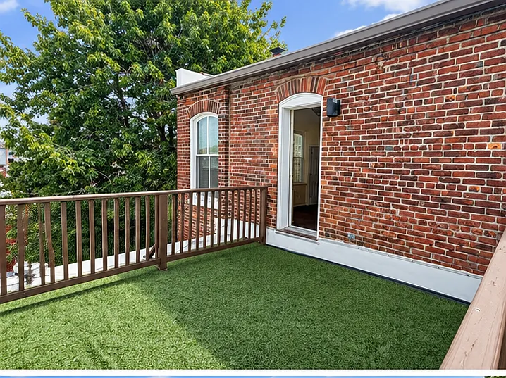 Spacious 2BR/2BA in Soulard with Private Rooftop Deck + New Flooring — Photo 2