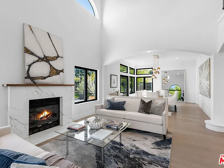 23458 W Moon Shadows Dr — Photo 32