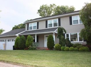 14 Sinclair Rd, Edison, NJ 08820