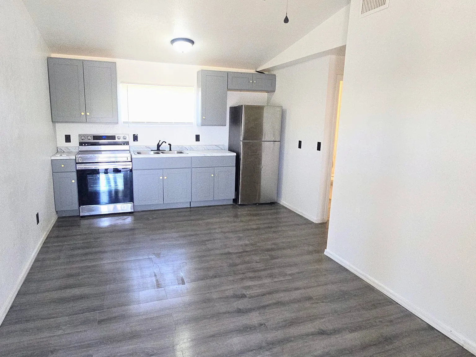 Taylor Street - 2231-2 — Photo 3