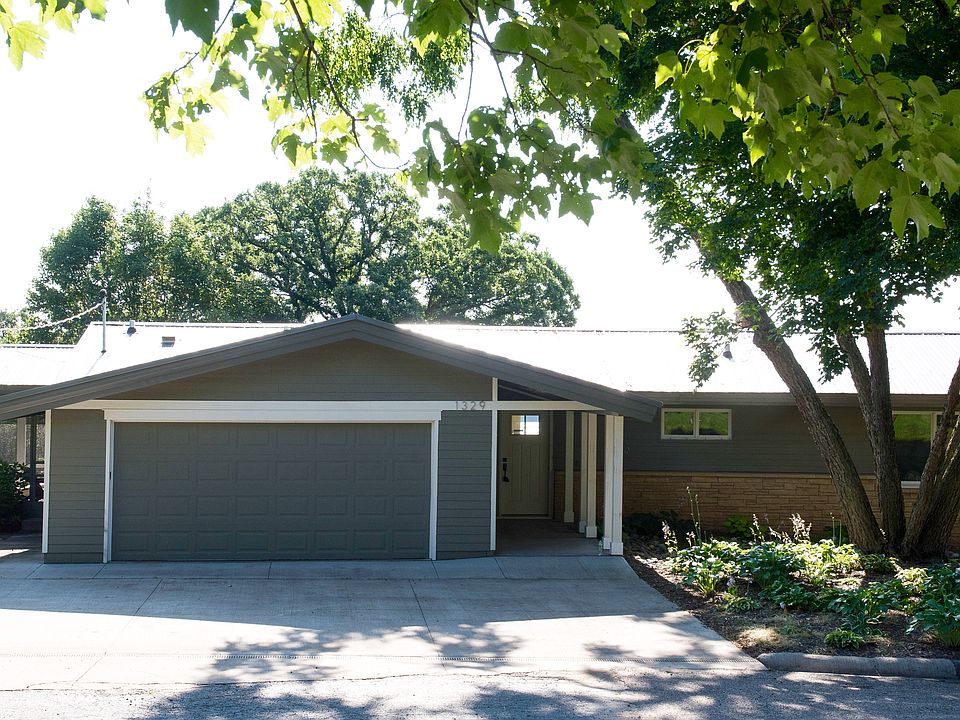 1st image of 1329 Hillcrest Dr