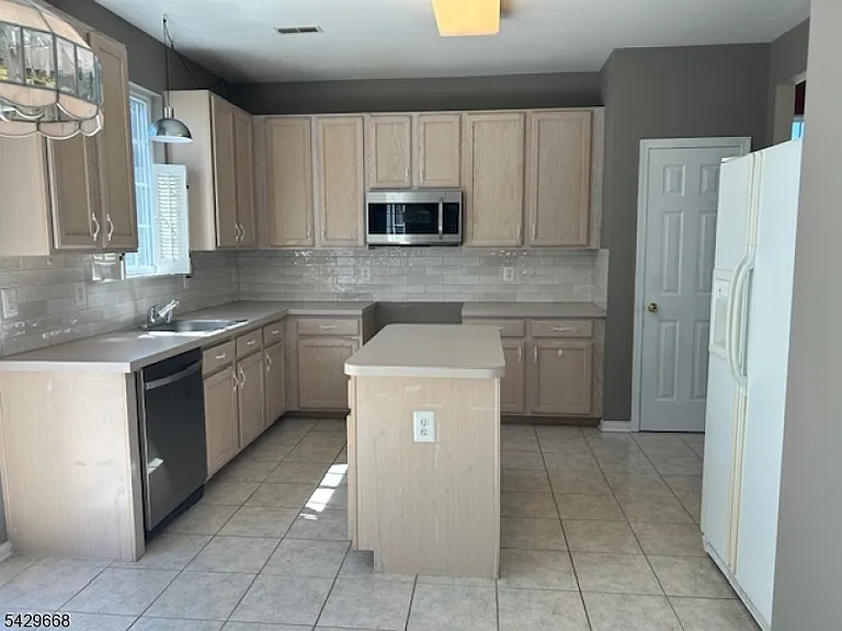 240 Winding Hill Dr — Photo 5