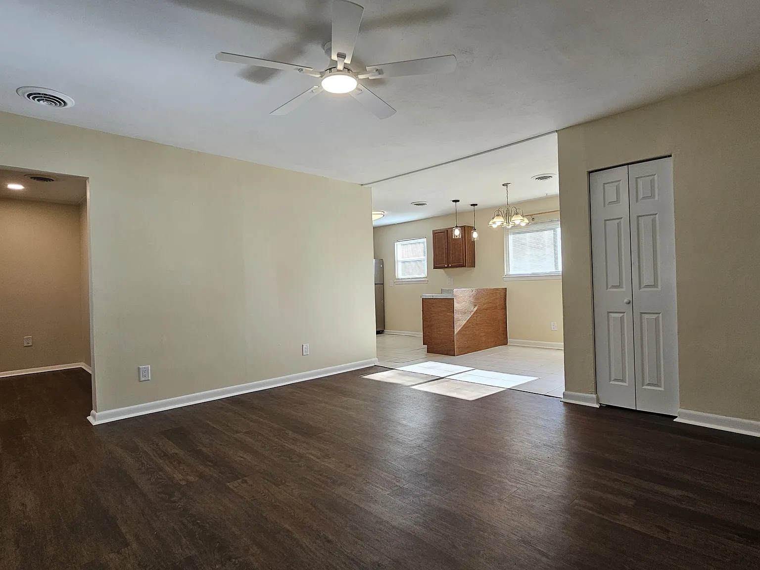 3 bed, 1200 sqft, $2,195 — Photo 3