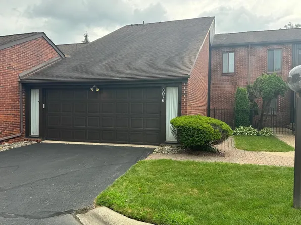 3076 Lindenwood Dr #82, Dearborn, MI 48120