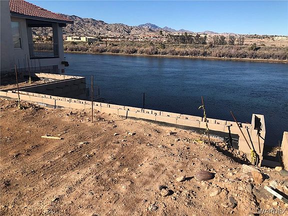 3rd image of 815 Riverfront Dr
