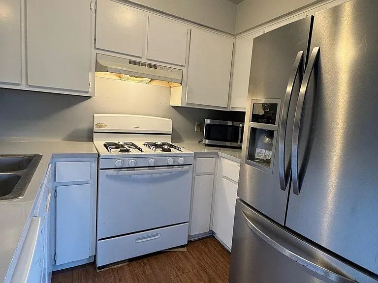 2116 Gaston Place Dr #B — Photo 2